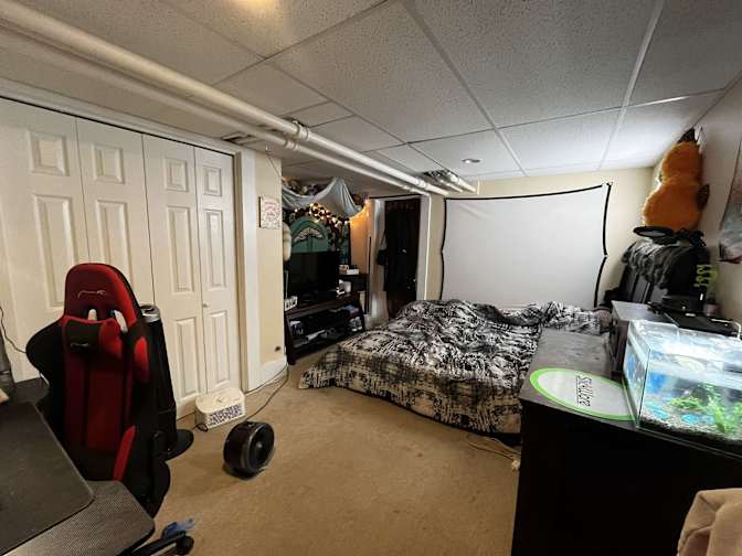 Hurricane Siqueira's room