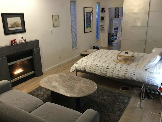 Cléo and Carl's room