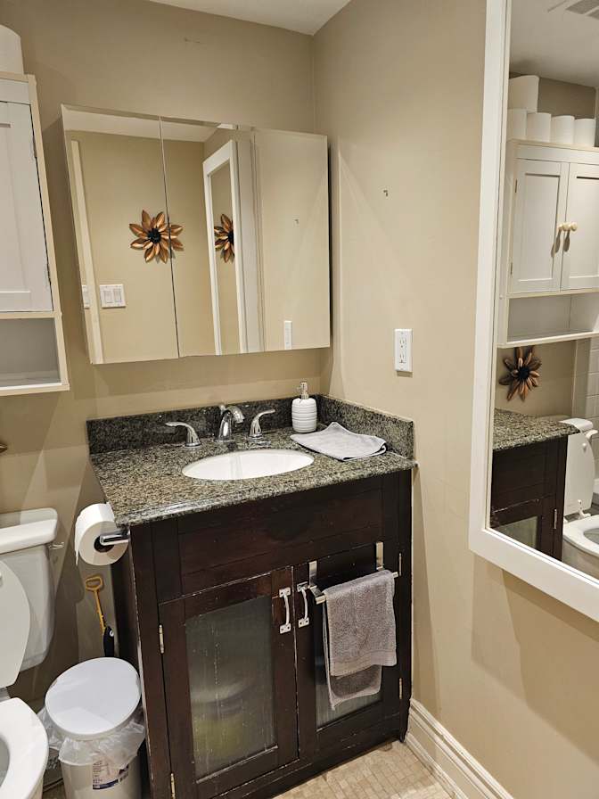 COZY NORTH YORK HOME's room