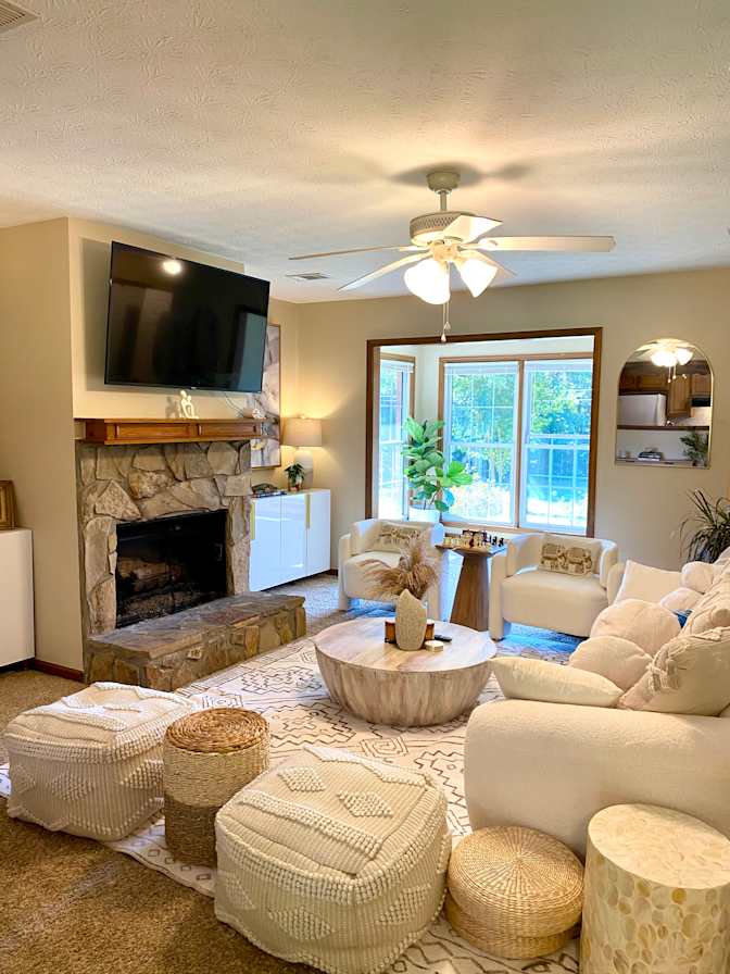 Private room to rent in share house Whitehead Place...