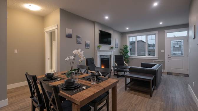 Student Housing by Sun Porch Homes Ltd.'s room