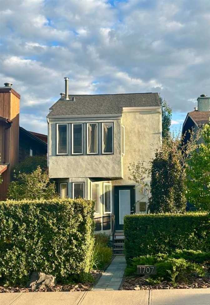 Photo of vhari's room