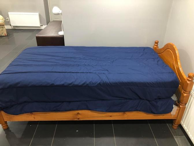 Yolah  slater's room