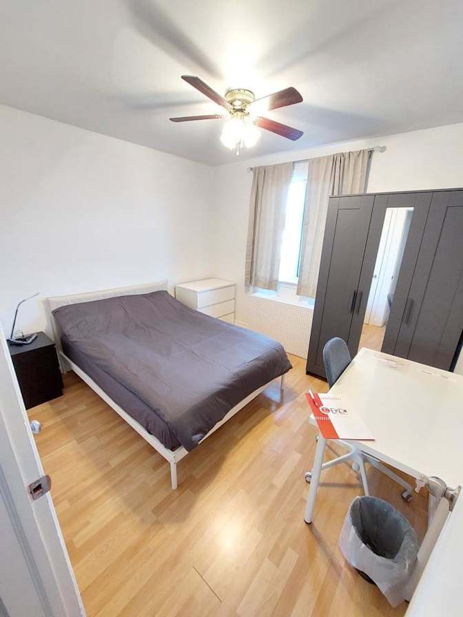 EKC Homestay Toronto's room
