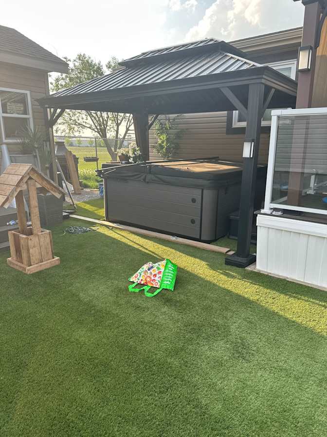 Gordon Dumaresq's room