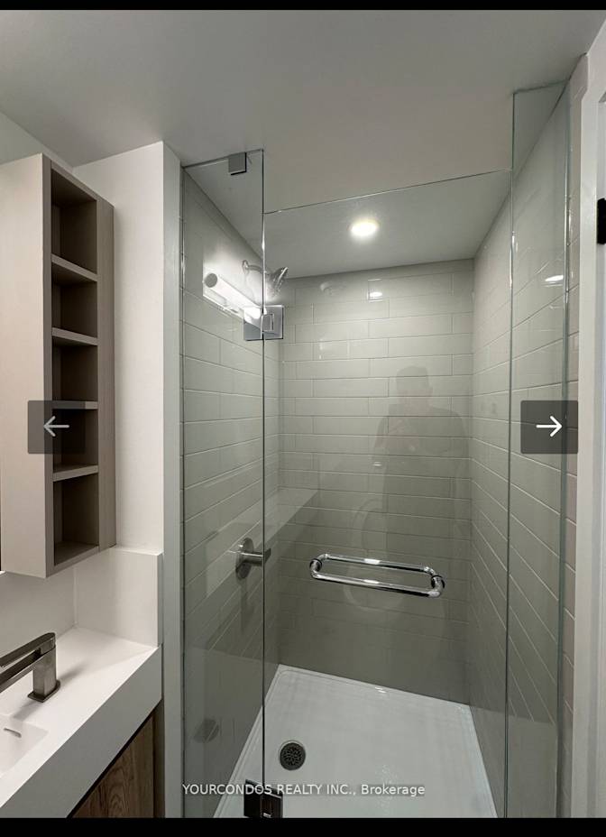 Olga brinda Nlend's room