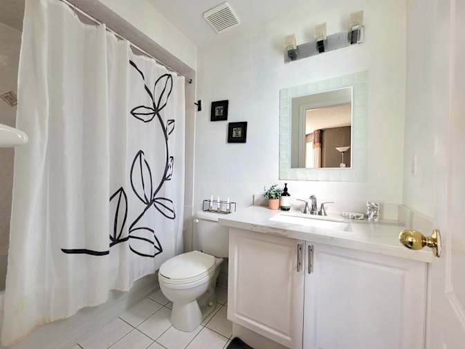 Ling Xiao Chen's room