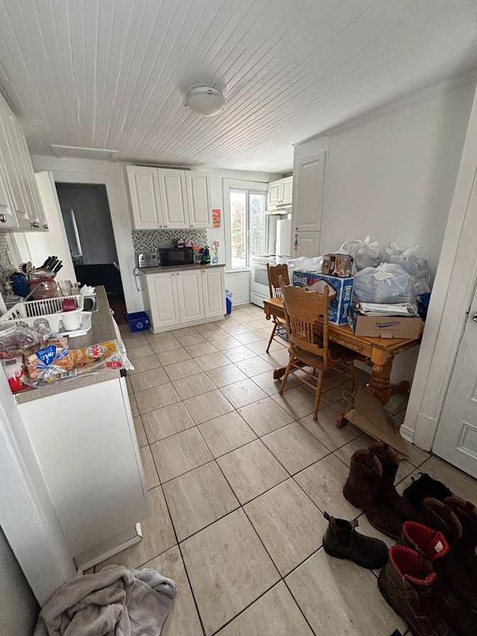 Simon Desjardins's room