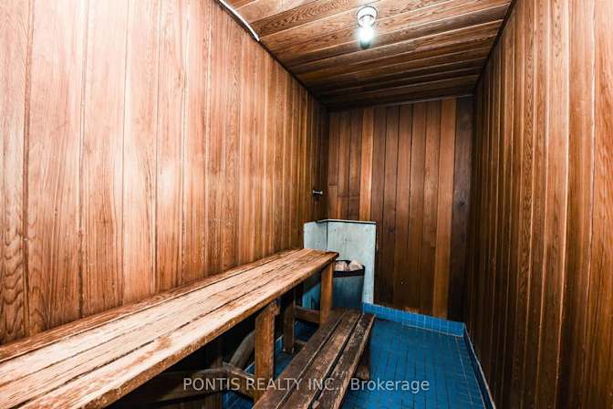 Andrew Karabinos's room