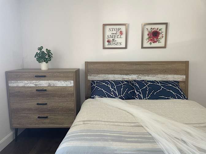 Khanh Hoa Hoa Nguyen's room