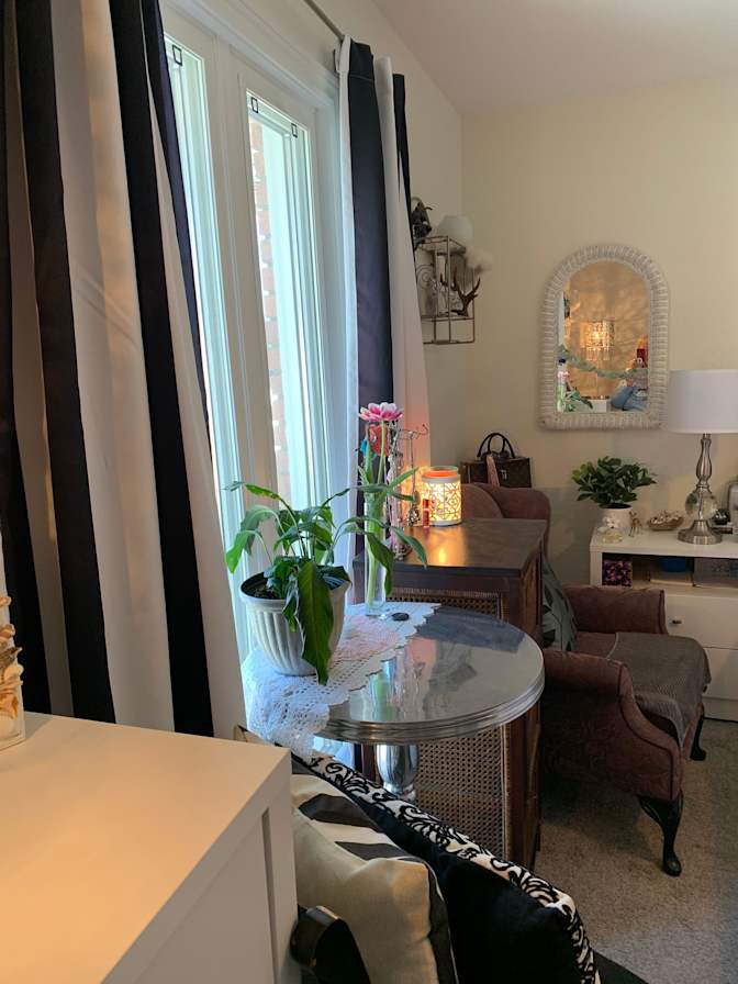 Photo of Sylvia—OWNER/living On-Site acceptg ODSP ON -Works's room