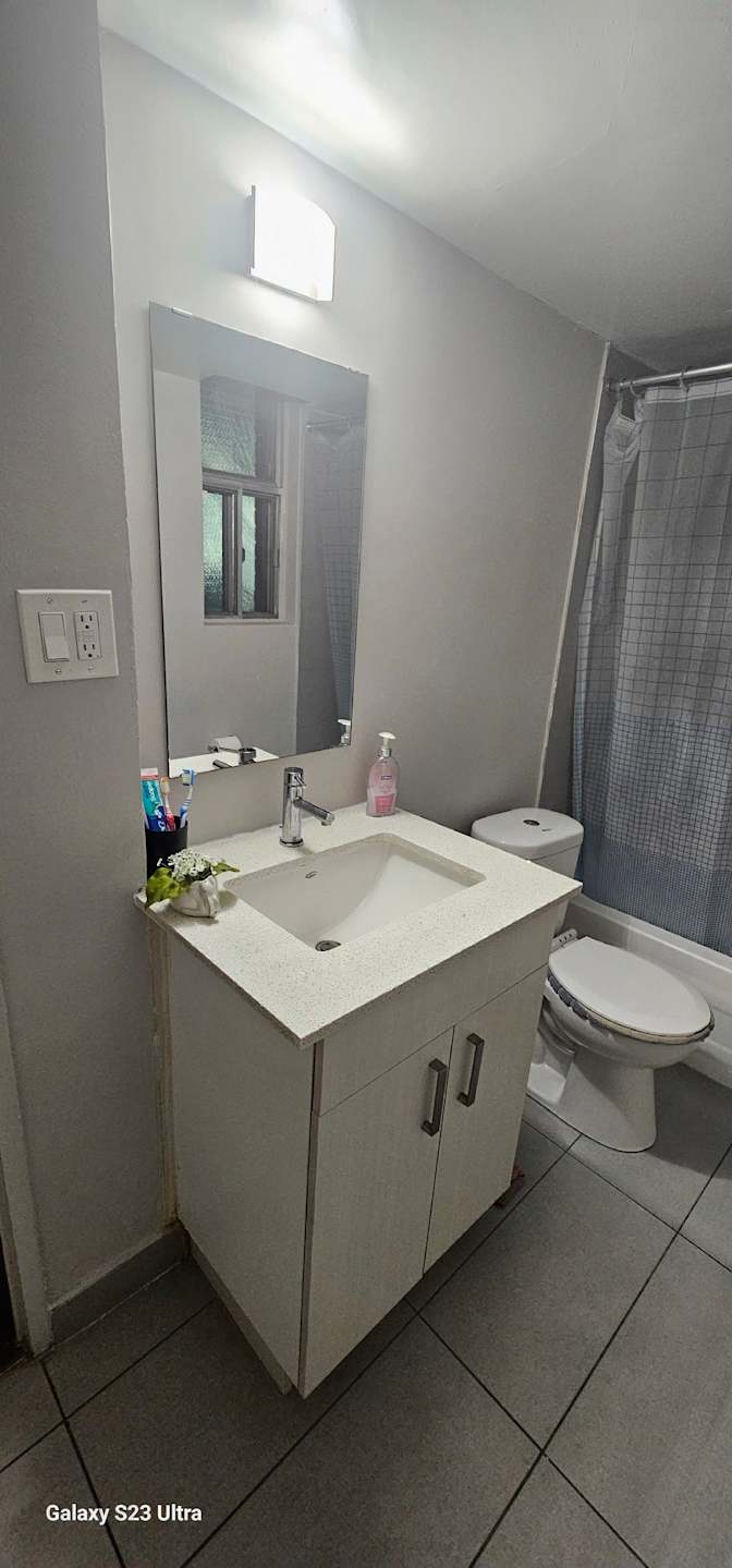 PABLO HERNANDEZ's room