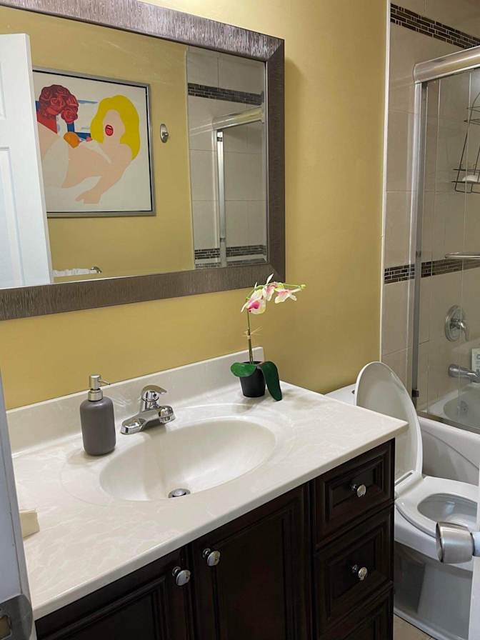 Photo of Glen Dee's room