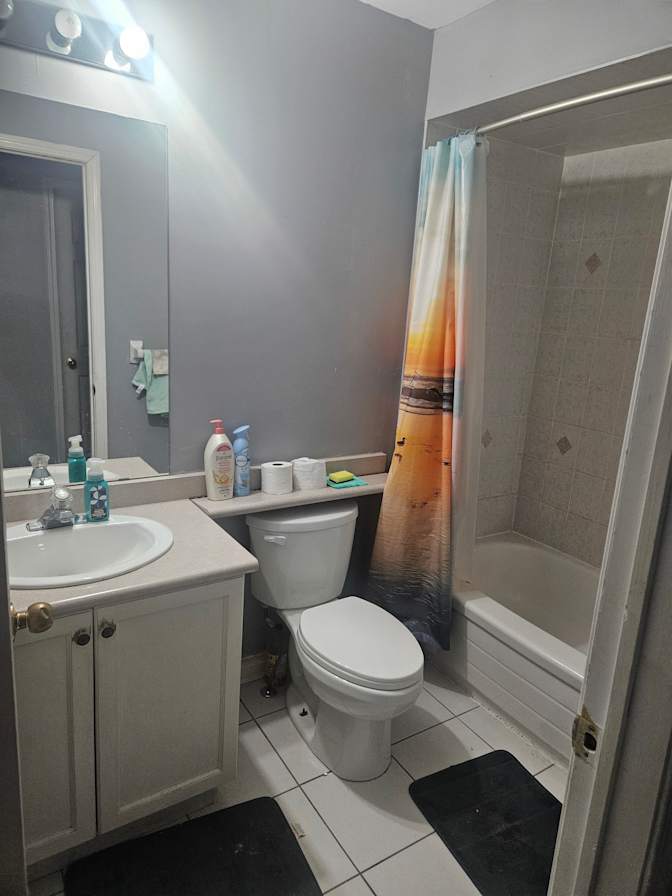 Leneen Mercury's room