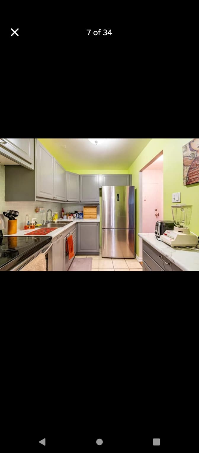 Andrew Karabinos's room