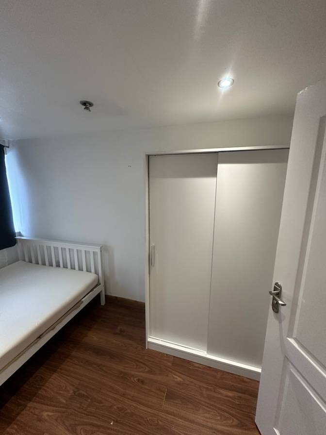 Photo of Thus's room