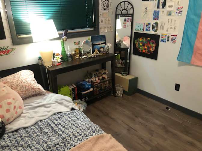 Ben, Savannah, Erin, and Kirsten's room