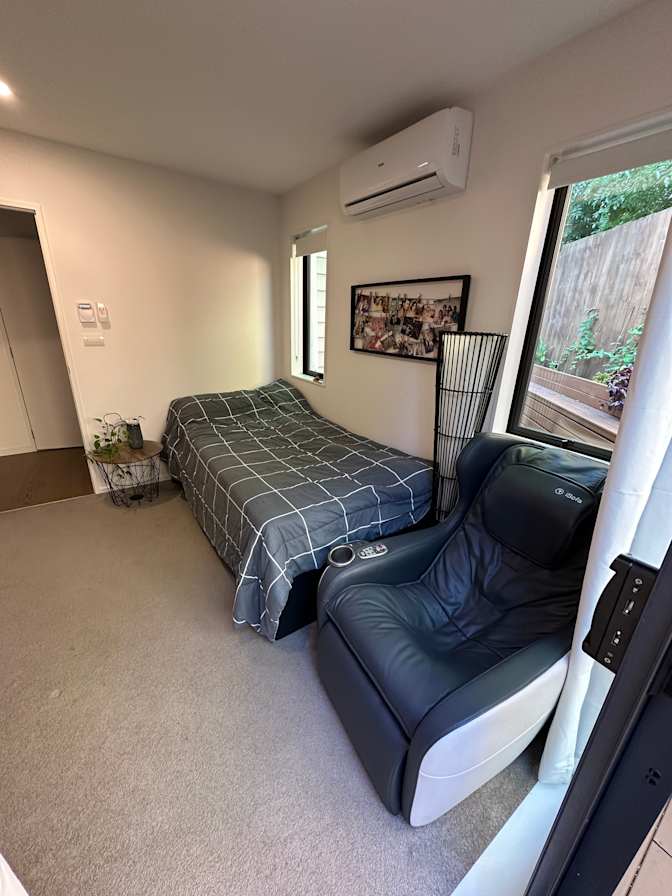 Photo of Moe Amouzgar's room