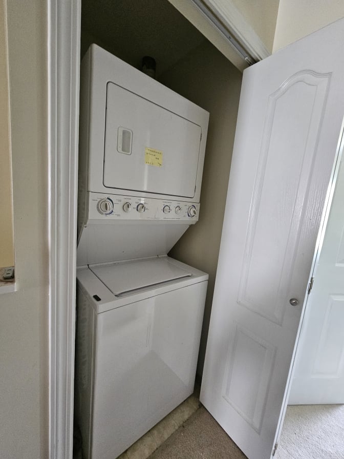 Abril Mendoza cordova's room