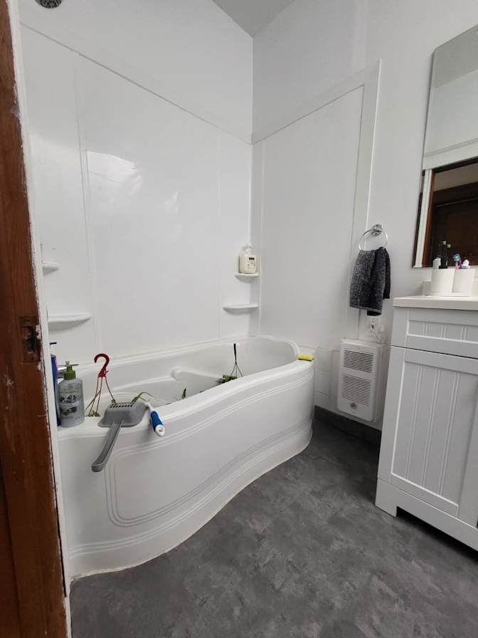 Andrea Alzate's room