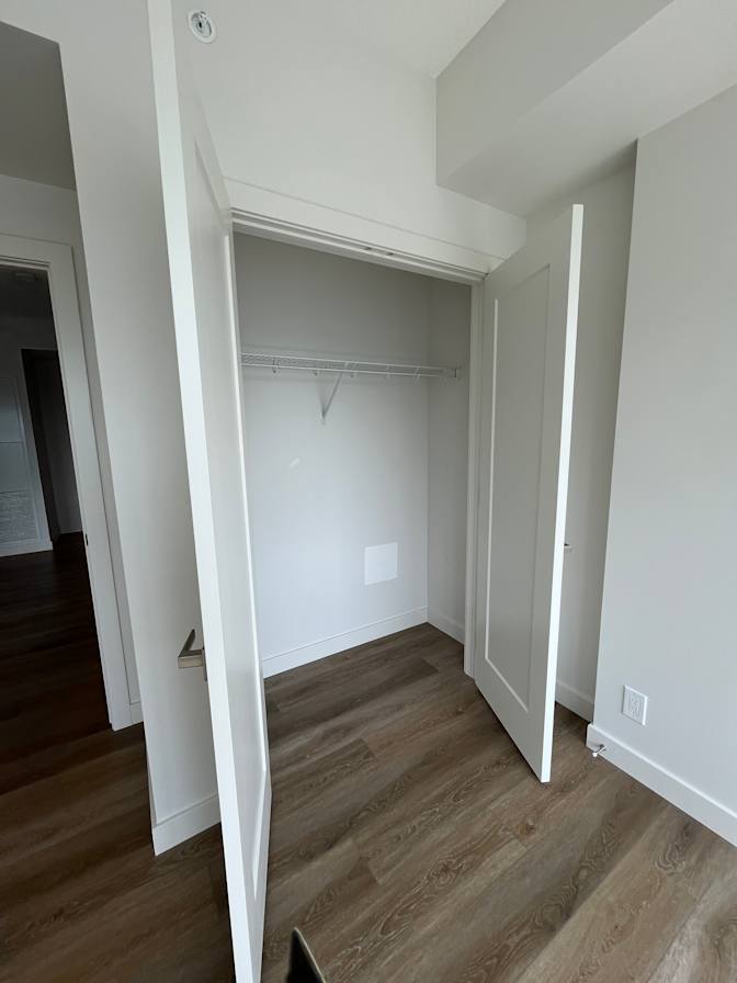 Jennifer Grob's room