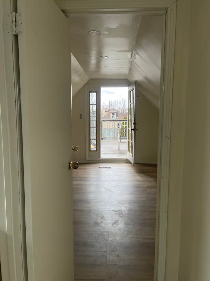 Tolobi Rental's room