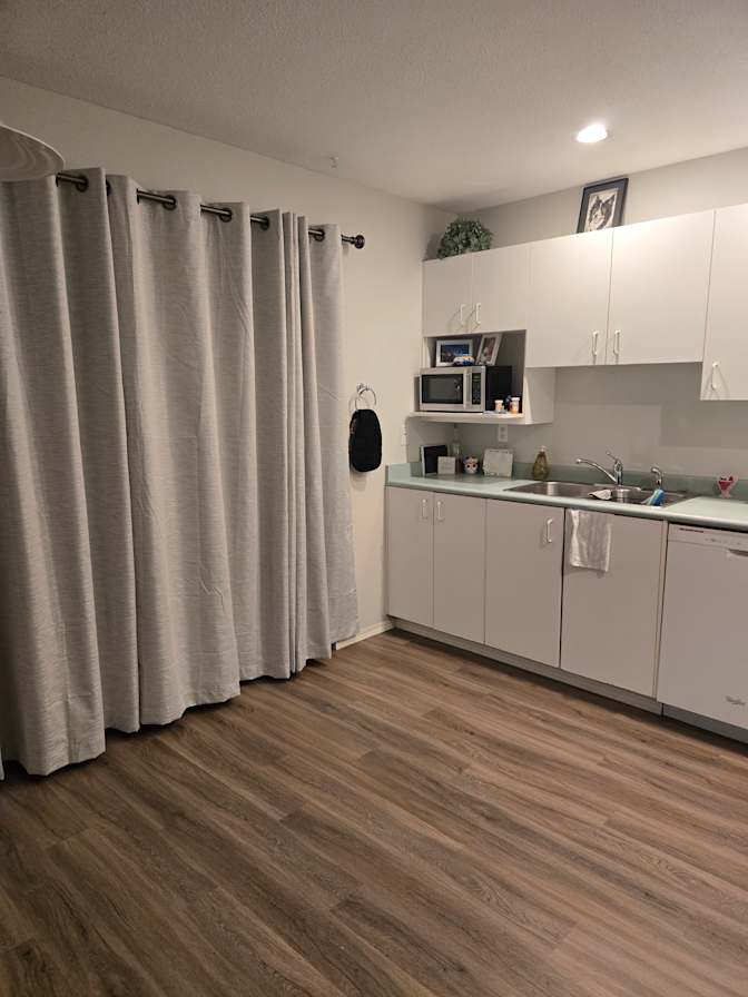 Lareina skolski's room