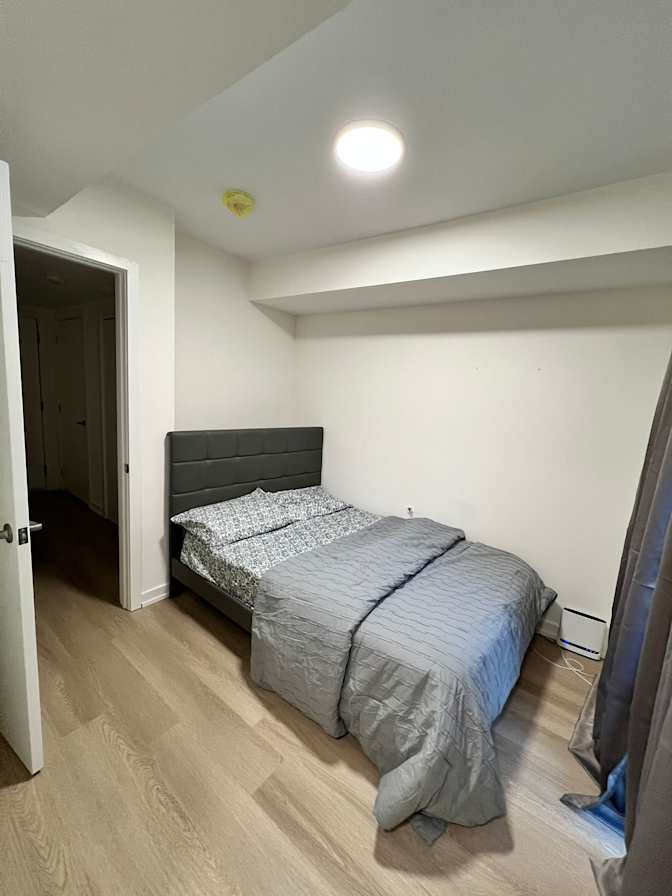 OYEYEMI IDRIS's room