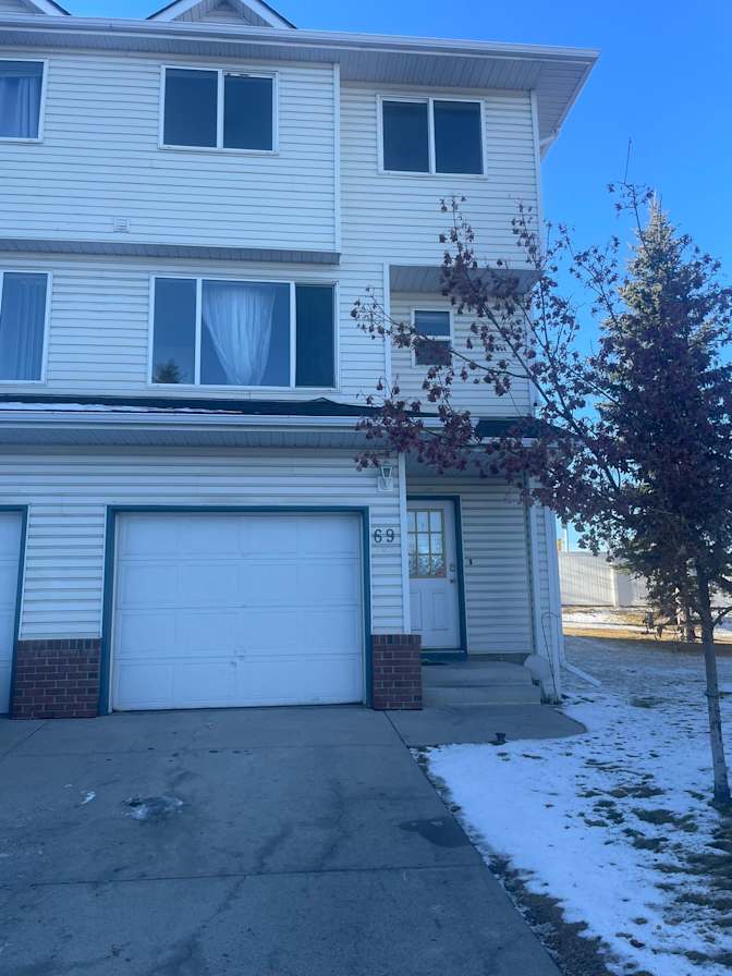 SAMUEL OLAYIWOLA ALUKO's room