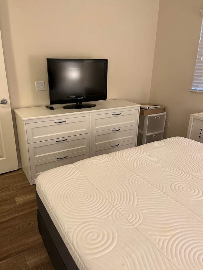 Private room to rent in share house Falcon Street,...