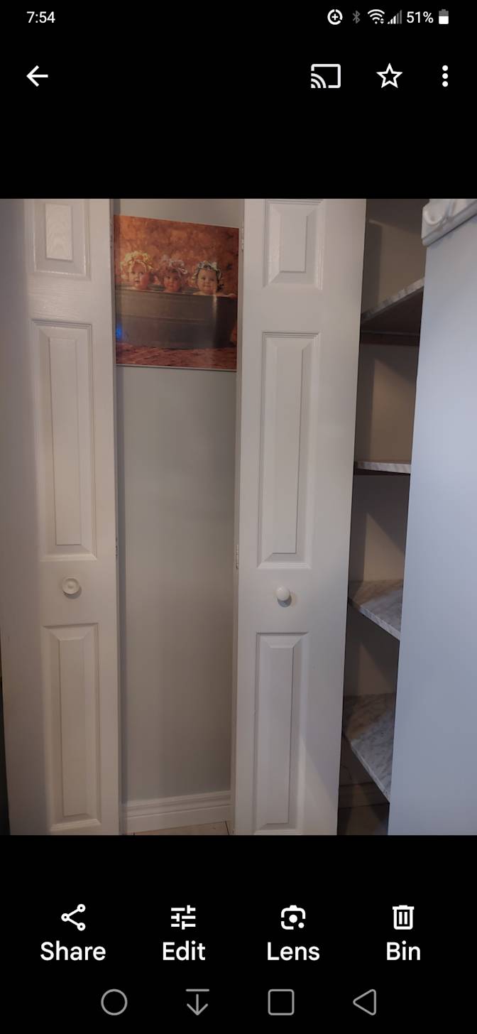 Noelle ALEXANDER's room