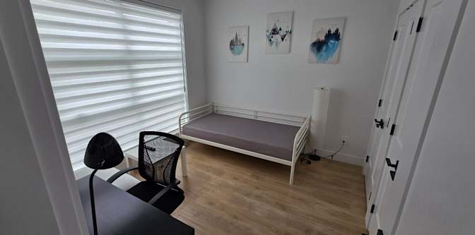 South Surrey - Grandview Heights's room