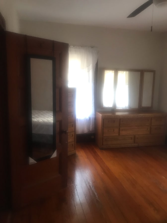 Photo of Leslie's room