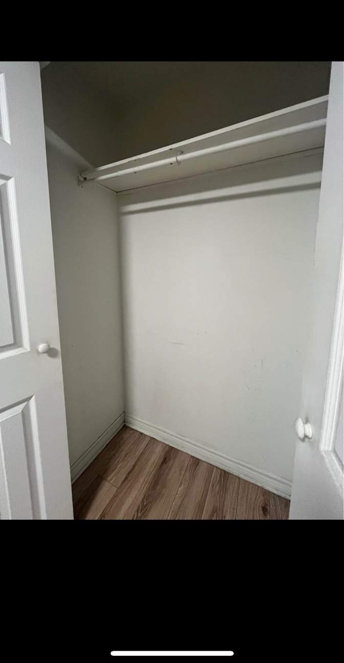 Safia Desrosiers's room