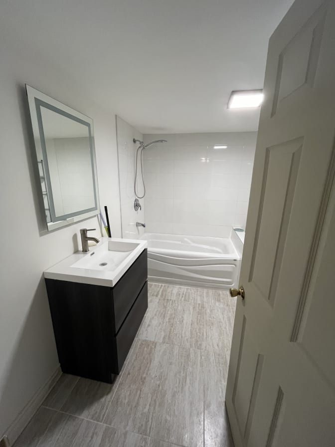 Edgard Mbayen Mbayen's room