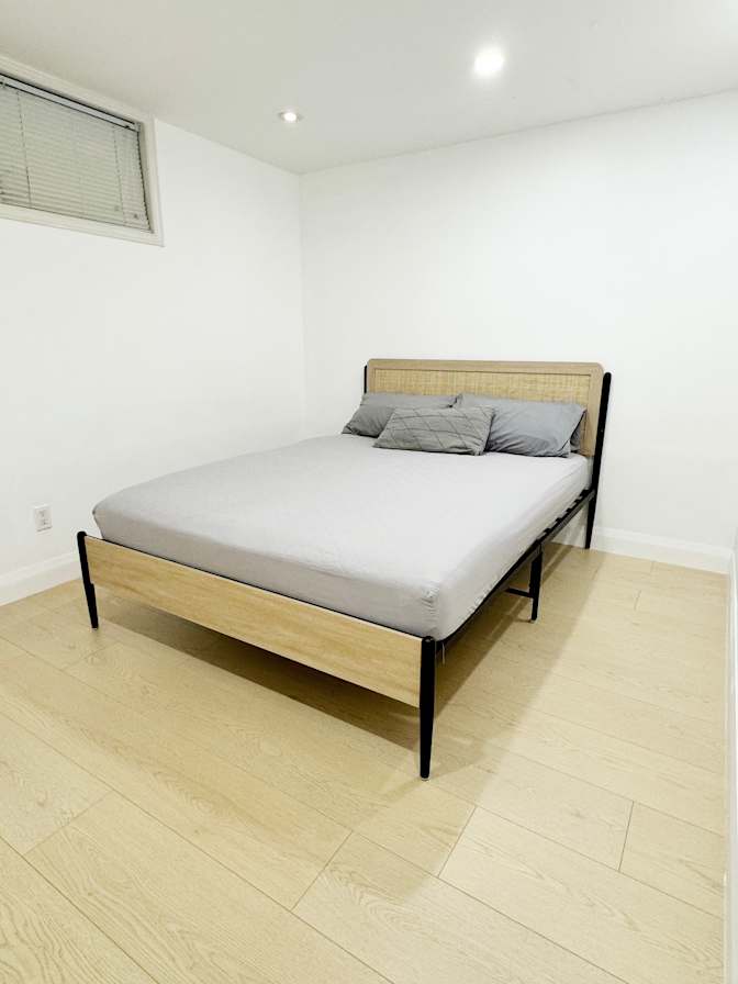 Toronto Room for Rent's room