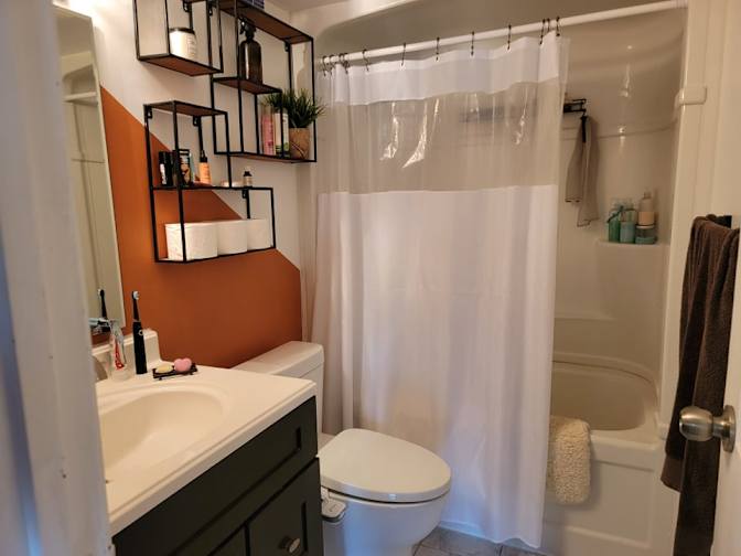 Photo of Veronica (she/they)'s room