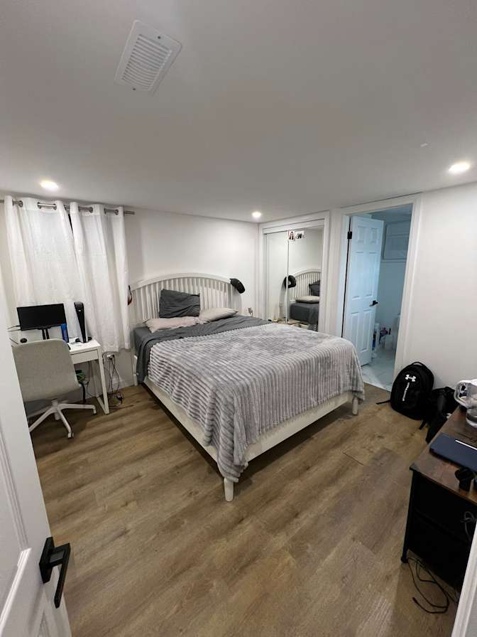 Miguel Sandoval's room