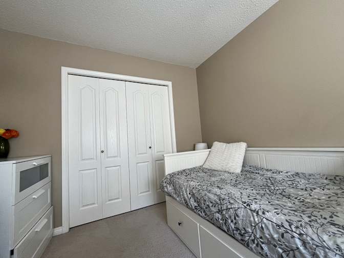 Photo of Roza Sam's room