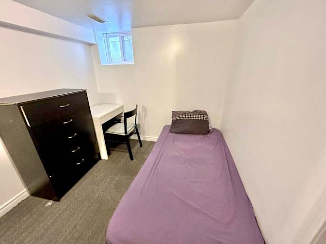 EKC Homestay Toronto's room