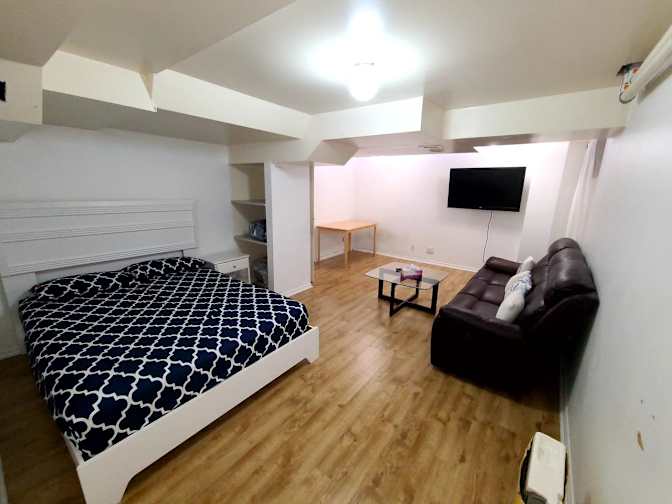 Mahyar Eslamipour's room