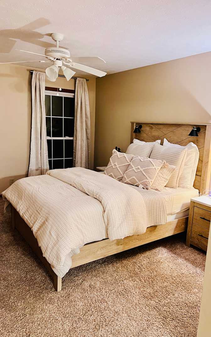 Private room to rent in share house Whitehead Place...