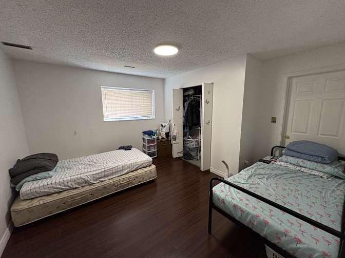 Stefanie St-Jacques's room