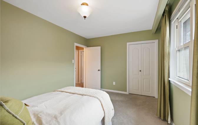 Photo of Linda's room