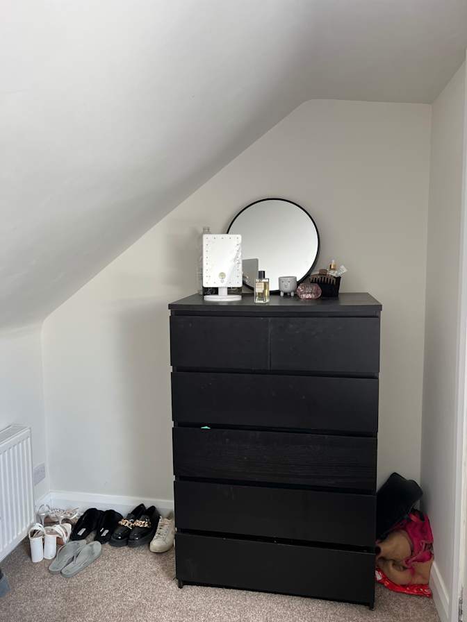 Photo of Alex Guy's room