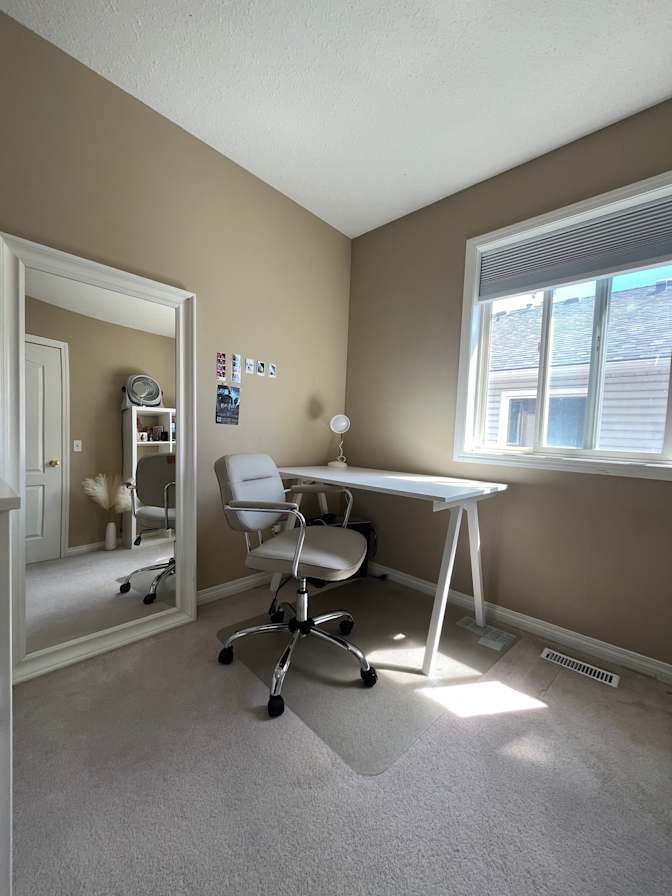 Photo of Roza Sam's room
