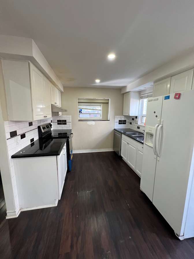 Photo of SHURESHBABU JAYAPRAKASH's room