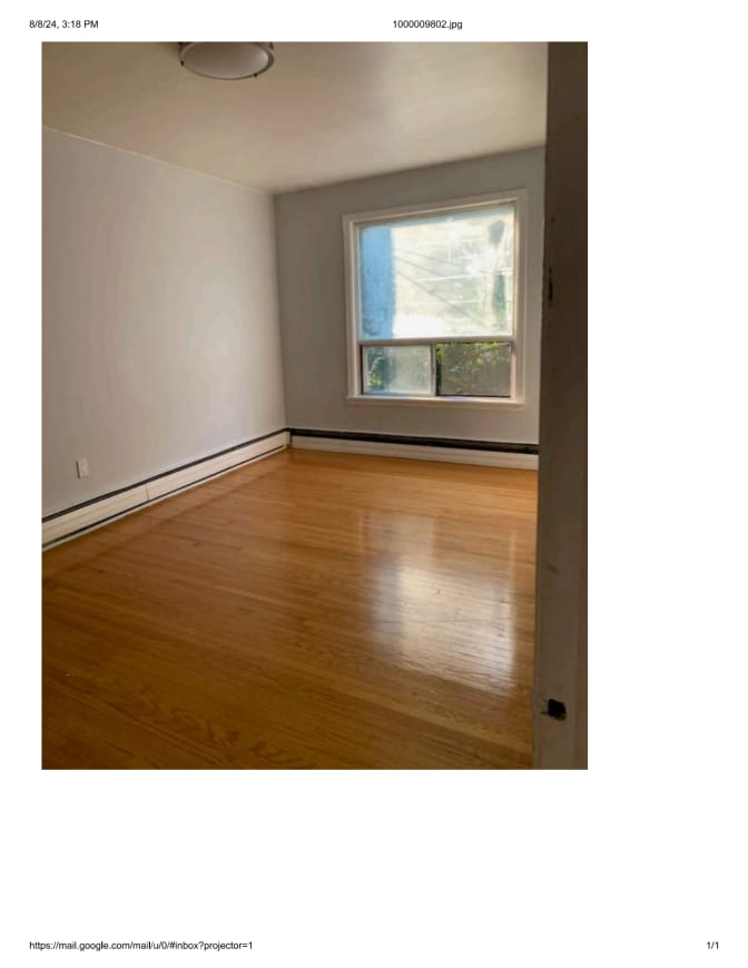 Tess LLarinas's room