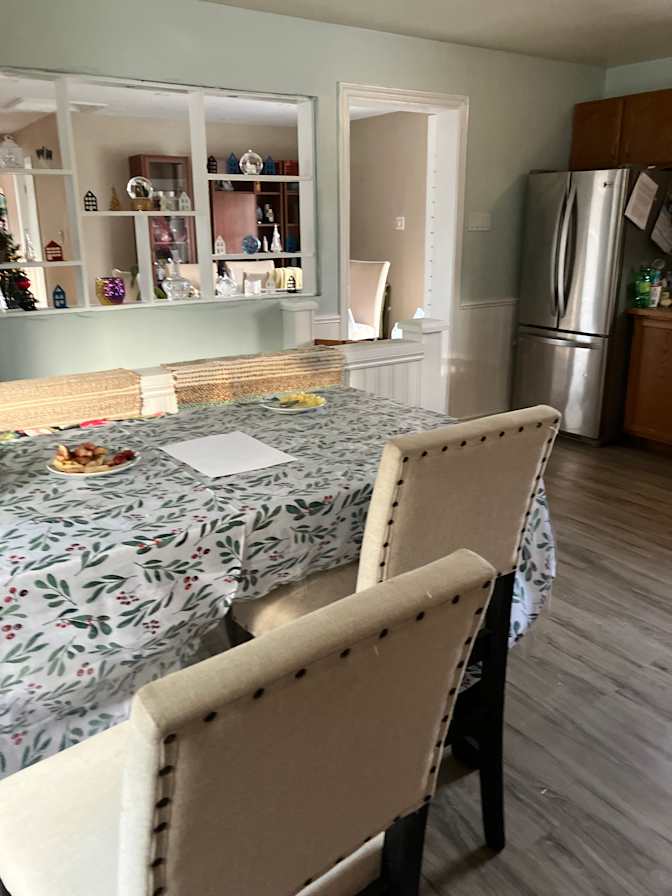 Ria Sena Demos's room