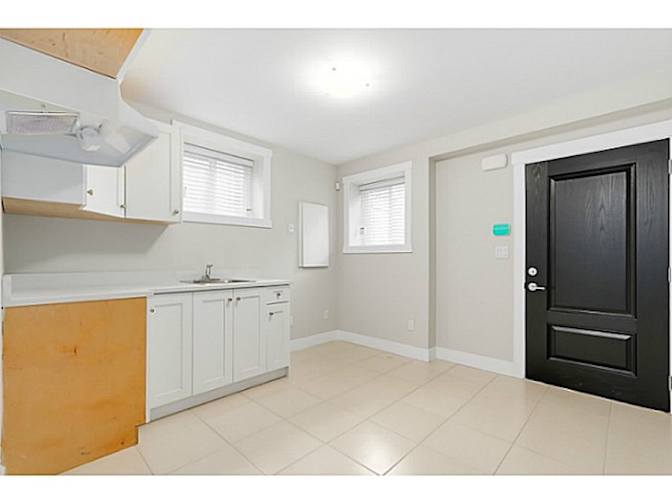 Safe Stay Vancouver's room